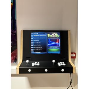 BORNE D'ARCADE MURALE 1