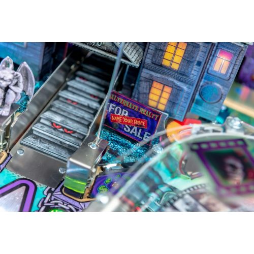 ELVIRA'S HOUSE OF HORRORS 11